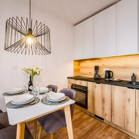 Partynice - Parking&balcony - By Rentujemy Apartament *