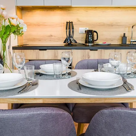 Partynice - Parking&balcony - By Rentujemy Apartament *