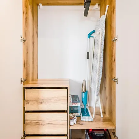 Partynice - Parking&balcony - By Rentujemy Apartament Wrocław