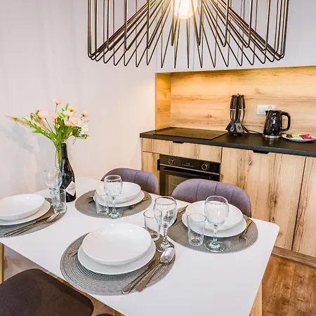 Apartamento Partynice - Parking & Balcony - By Rentujemy