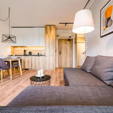 Partynice - Parking & Balcony - By Rentujemy Апартаменты