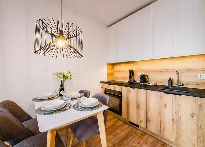 Partynice - Parking & Balcony - By Rentujemy Apartamento *