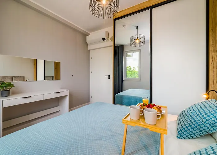 Partynice - Parking & Balcony - By Rentujemy * Wrocław