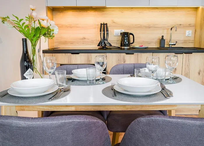 Partynice - Parking & Balcony - By Rentujemy Apartamento *